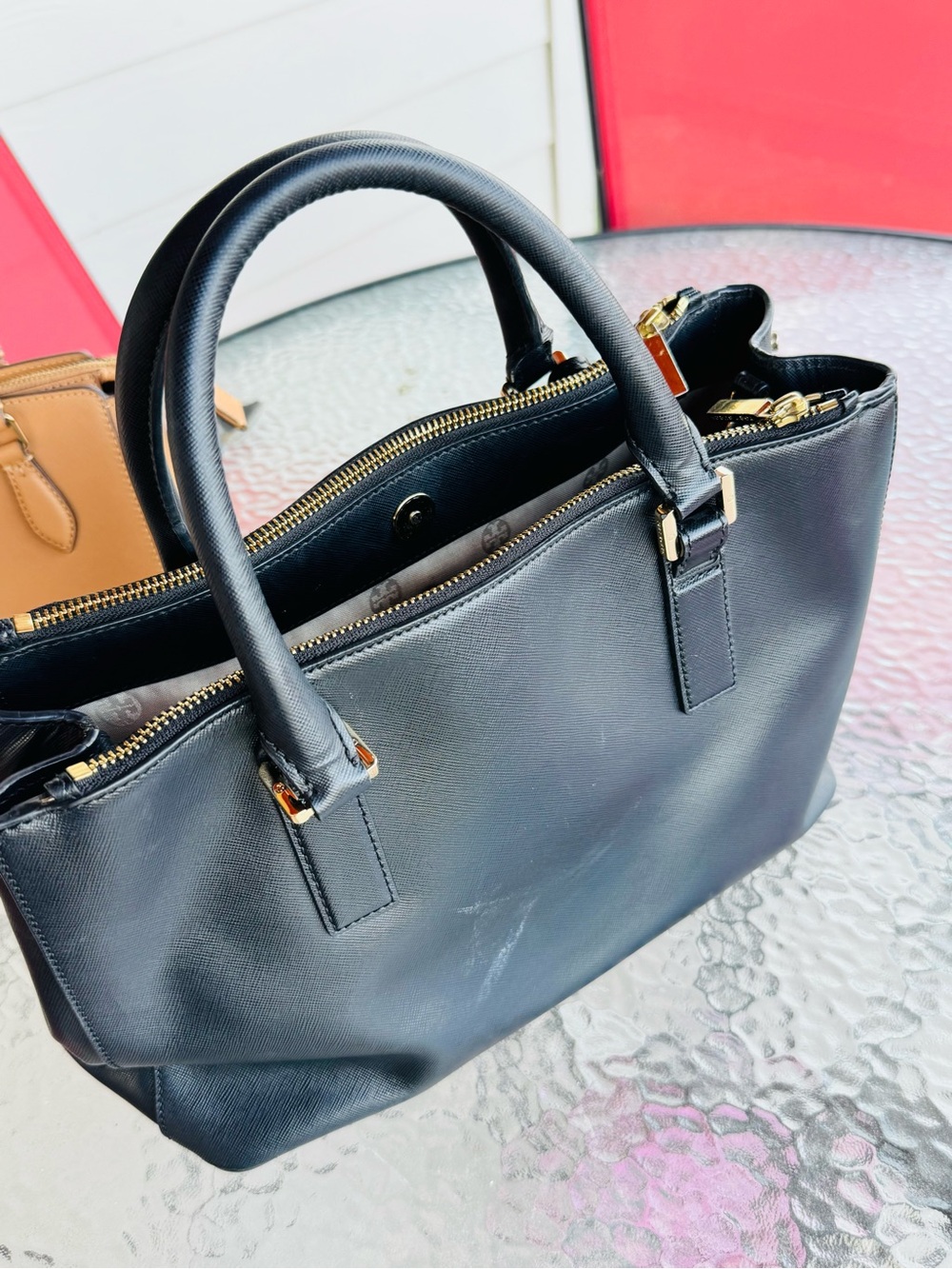 Tory Burch Black Leather Satchel with Gold Logo - Picture 4 of 4